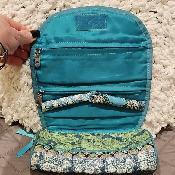 Modella Blue and Green Travel Jeweley Bag with Quilted Design - Picture 12 of 16